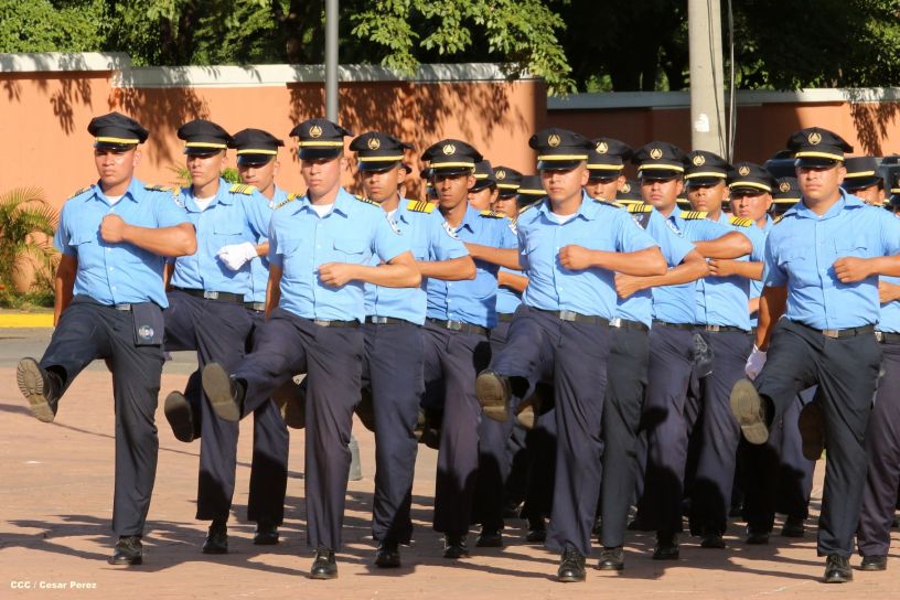Cadetes de la Policía practican en Plaza de la Revolución