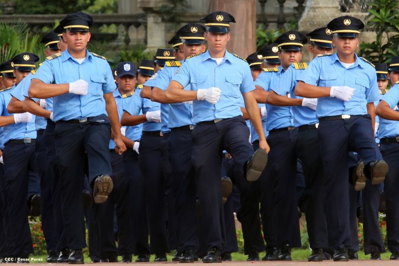 Cadetes de la Policía practican en Plaza de la Revolución