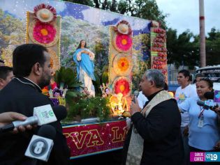 Altares móviles recorren Managua