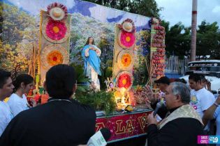 Altares móviles recorren Managua