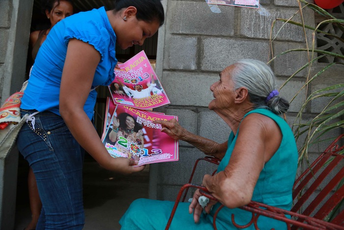Familias leonesas felices con sus viviendas solidarias