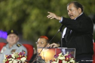 Daniel y Rosario presiden XVI acto de graduación de cadetes de la Policía