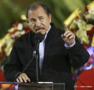 Daniel y Rosario presiden XVI acto de graduación de cadetes de la Policía