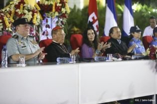 Daniel y Rosario presiden XVI acto de graduación de cadetes de la Policía