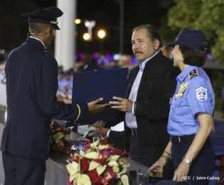 Daniel y Rosario presiden XVI acto de graduación de cadetes de la Policía