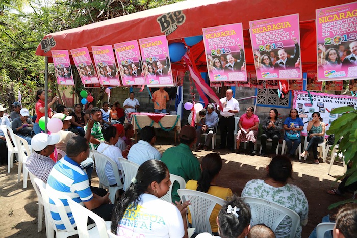 Familias leonesas felices con sus viviendas solidarias