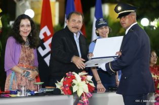 Daniel y Rosario presiden XVI acto de graduación de cadetes de la Policía