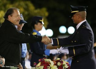 Daniel y Rosario presiden XVI acto de graduación de cadetes de la Policía