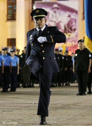 Daniel y Rosario presiden XVI acto de graduación de cadetes de la Policía
