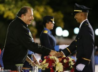 Daniel y Rosario presiden XVI acto de graduación de cadetes de la Policía