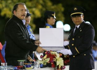 Daniel y Rosario presiden XVI acto de graduación de cadetes de la Policía