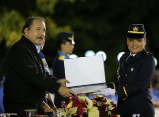 Daniel y Rosario presiden XVI acto de graduación de cadetes de la Policía