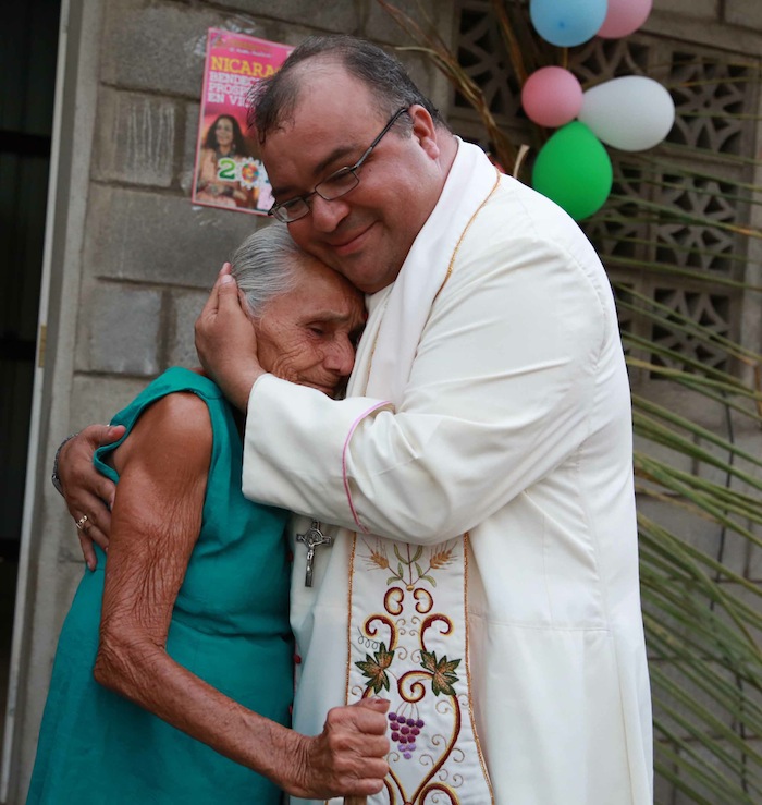Familias leonesas felices con sus viviendas solidarias