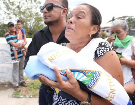 ¡Honor y Gloria a nuestros compañeros, honor y gloria a nuestra Policía Nacional!