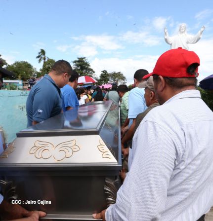 ¡Honor y Gloria a nuestros compañeros, honor y gloria a nuestra Policía Nacional!