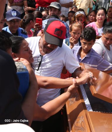 ¡Honor y Gloria a nuestros compañeros, honor y gloria a nuestra Policía Nacional!