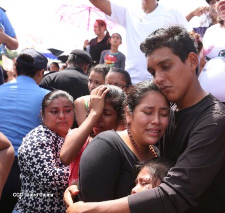 ¡Honor y Gloria a nuestros compañeros, honor y gloria a nuestra Policía Nacional!