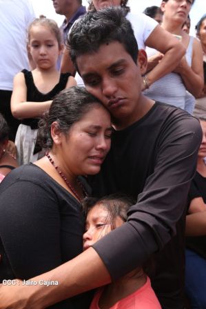 ¡Honor y Gloria a nuestros compañeros, honor y gloria a nuestra Policía Nacional!