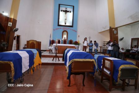 ¡Honor y Gloria a nuestros compañeros, honor y gloria a nuestra Policía Nacional!