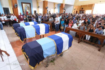 ¡Honor y Gloria a nuestros compañeros, honor y gloria a nuestra Policía Nacional!