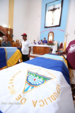 ¡Honor y Gloria a nuestros compañeros, honor y gloria a nuestra Policía Nacional!