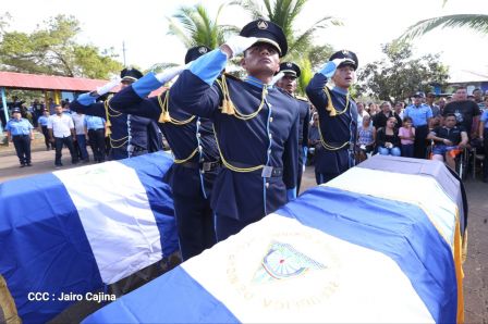 ¡Honor y Gloria a nuestros compañeros, honor y gloria a nuestra Policía Nacional!