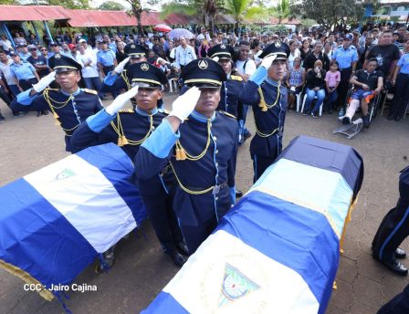 ¡Honor y Gloria a nuestros compañeros, honor y gloria a nuestra Policía Nacional!