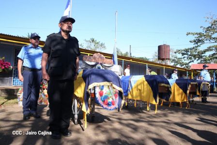 ¡Honor y Gloria a nuestros compañeros, honor y gloria a nuestra Policía Nacional!