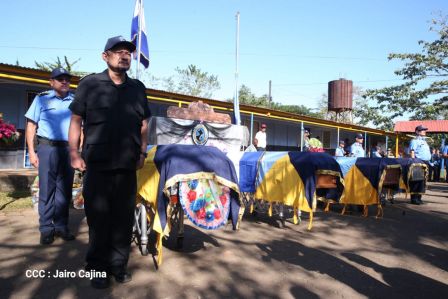 ¡Honor y Gloria a nuestros compañeros, honor y gloria a nuestra Policía Nacional!