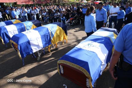 ¡Honor y Gloria a nuestros compañeros, honor y gloria a nuestra Policía Nacional!