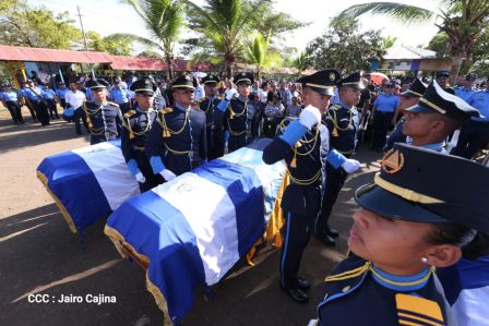 ¡Honor y Gloria a nuestros compañeros, honor y gloria a nuestra Policía Nacional!