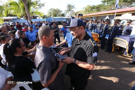 ¡Honor y Gloria a nuestros compañeros, honor y gloria a nuestra Policía Nacional!