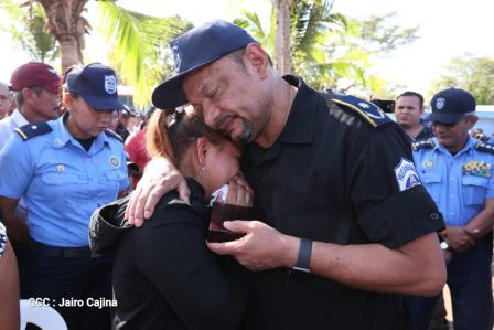 ¡Honor y Gloria a nuestros compañeros, honor y gloria a nuestra Policía Nacional!