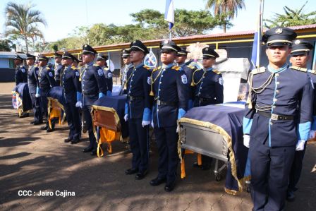¡Honor y Gloria a nuestros compañeros, honor y gloria a nuestra Policía Nacional!
