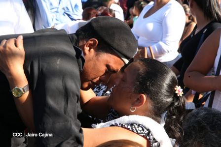 ¡Honor y Gloria a nuestros compañeros, honor y gloria a nuestra Policía Nacional!