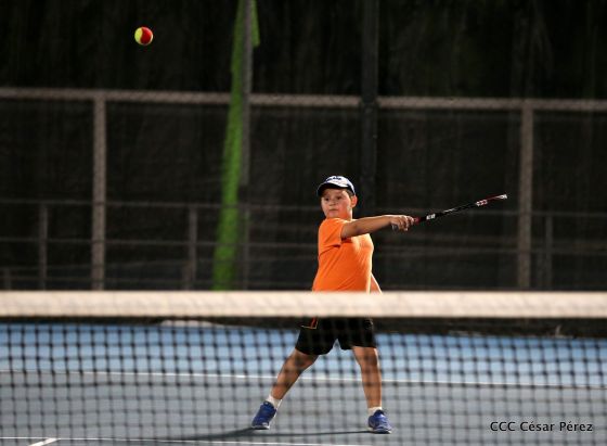 Inauguran modernas canchas de tenis en Managua