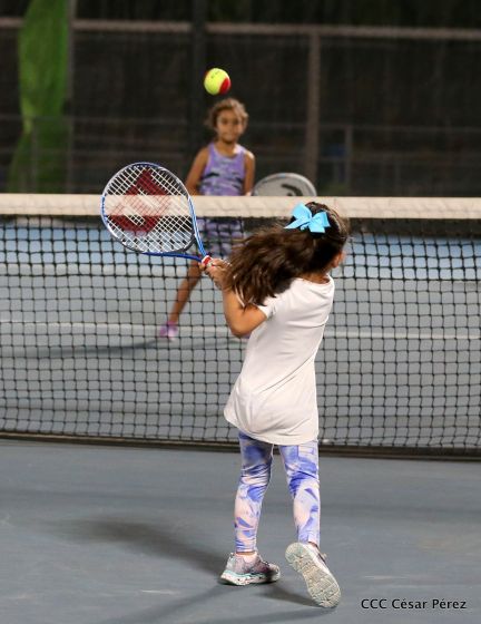 Inauguran modernas canchas de tenis en Managua