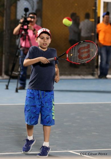Inauguran modernas canchas de tenis en Managua