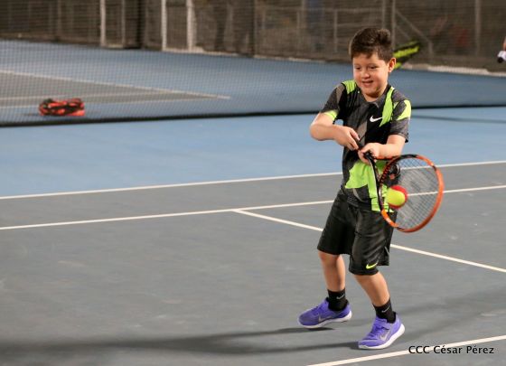Inauguran modernas canchas de tenis en Managua