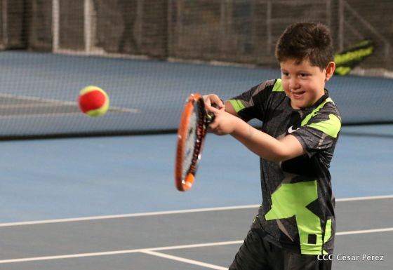 Inauguran modernas canchas de tenis en Managua