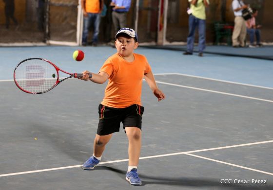 Inauguran modernas canchas de tenis en Managua
