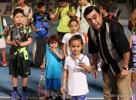 Inauguran modernas canchas de tenis en Managua