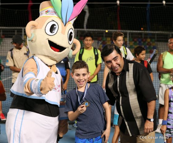 Inauguran modernas canchas de tenis en Managua