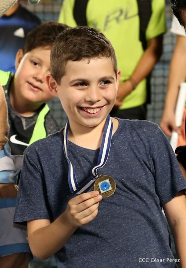 Inauguran modernas canchas de tenis en Managua