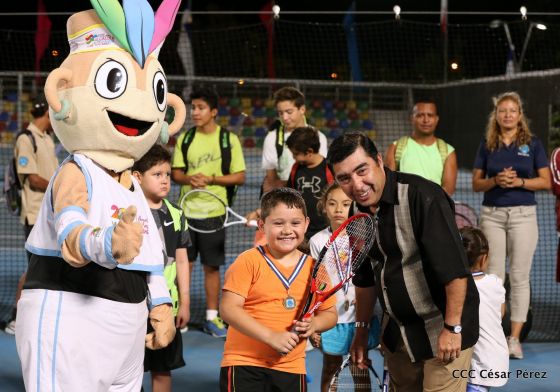 Inauguran modernas canchas de tenis en Managua