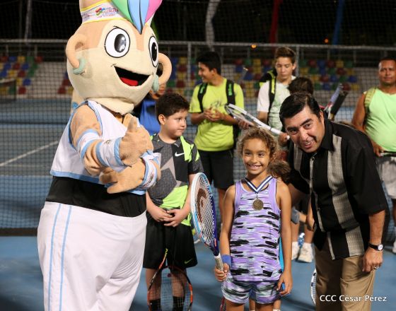 Inauguran modernas canchas de tenis en Managua