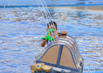 Parque acuático y Xiloá reciben a familias capitalinas en paz y alegría