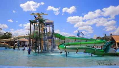 Parque acuático y Xiloá reciben a familias capitalinas en paz y alegría
