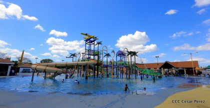 Parque acuático y Xiloá reciben a familias capitalinas en paz y alegría