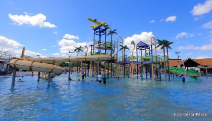 Parque acuático y Xiloá reciben a familias capitalinas en paz y alegría